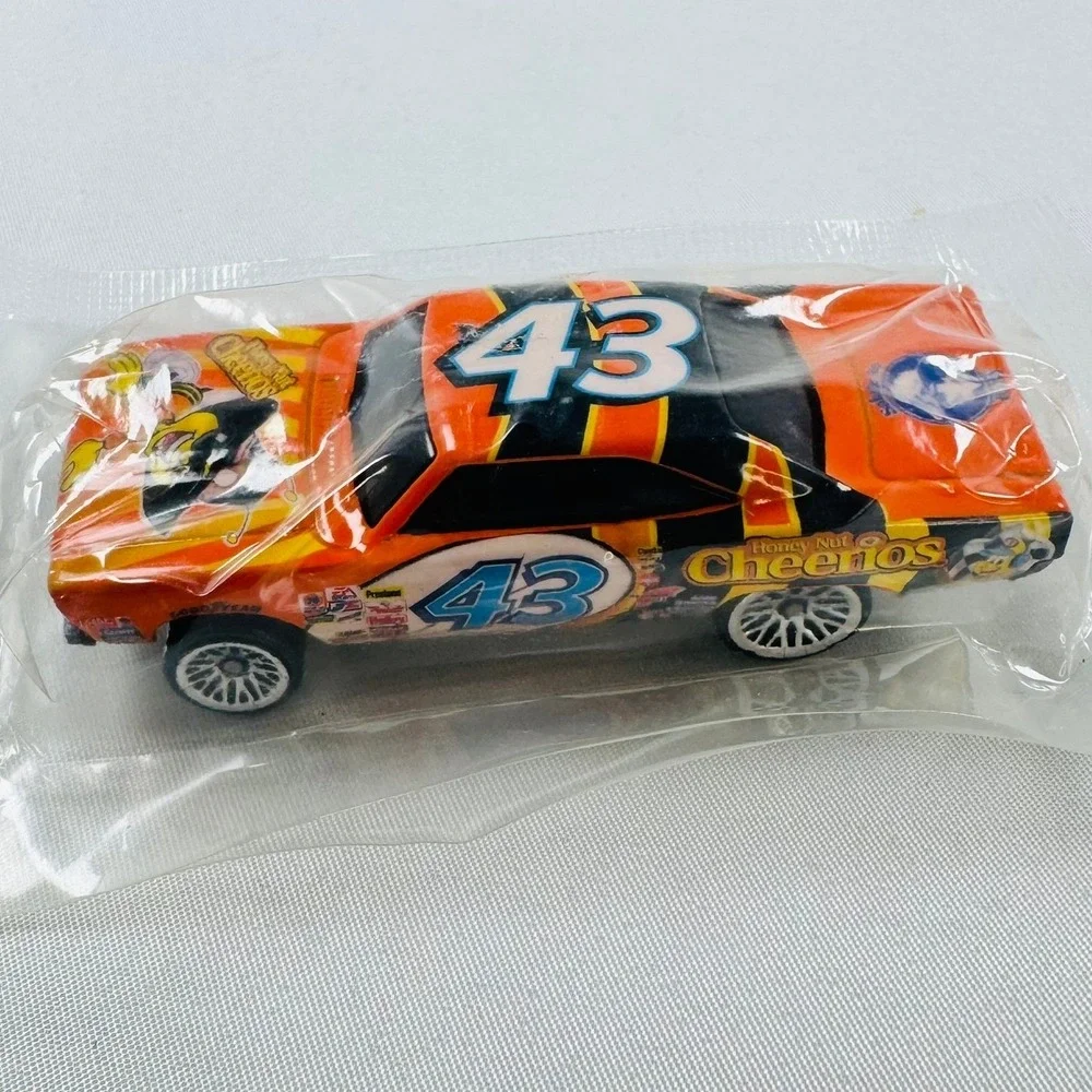 Hot Wheels Richard Petty 43 Cereal Promo Set 74 Charger 71 GTX 70 Roadrunner